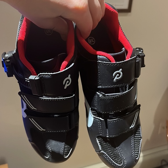 NWT PELETON BIKE SHOES - Picture 2 of 4